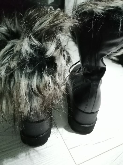 Продавам дамски боти