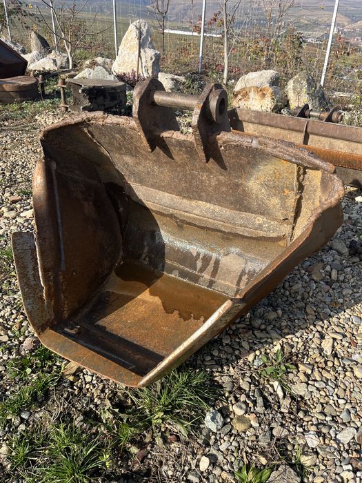 Picon / Ciocan hidraulic JCB si cupa trapezoidala rigole buldoexcavato