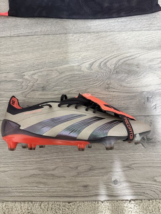 Ghete de fotbal predator ellite