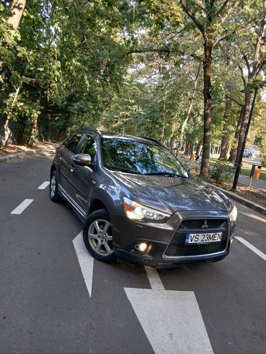 Vând Mitsubishi ASX