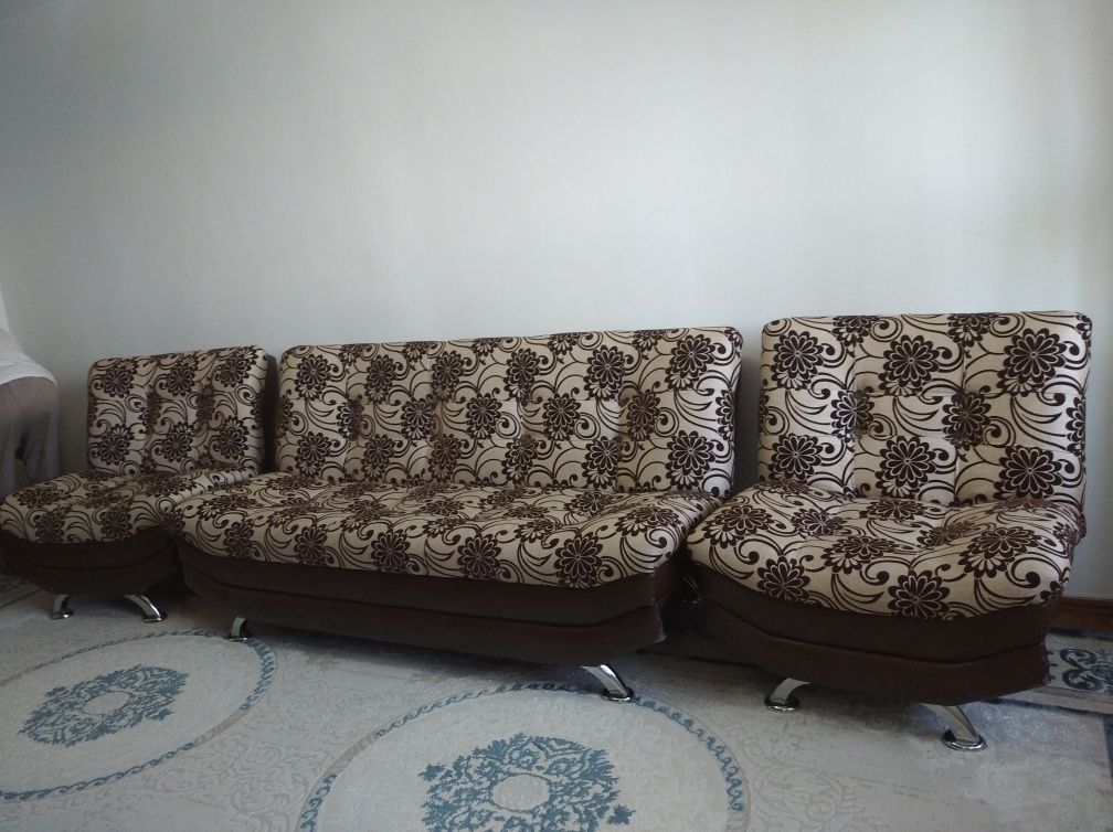 Продам диван и два кресла