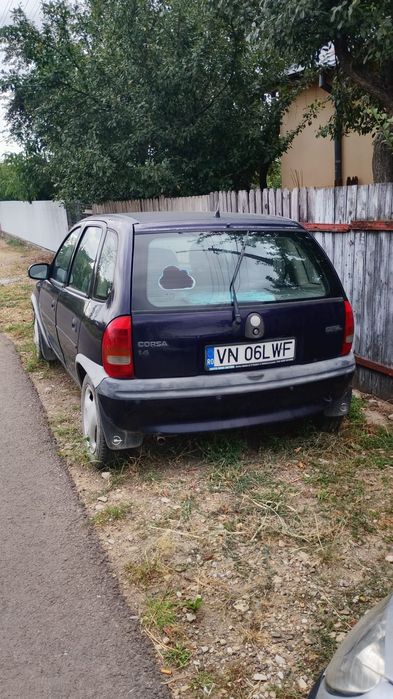 Vand sau dezmembrez opel corsa 1996 1,4 i