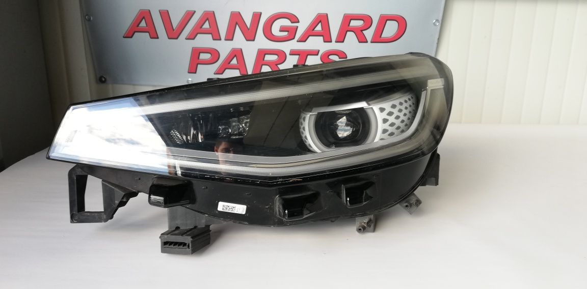 3 броя ляв фар VW ID4 2020-
