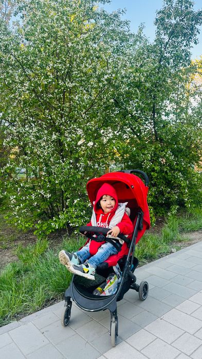 Коляска летняя очень маневренная