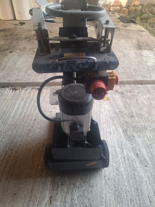 Vând spărgător pentru lemn