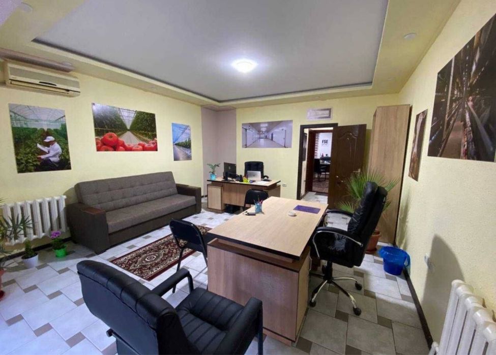 Вдоль дороги м.Чиланзар офис с Мебелью