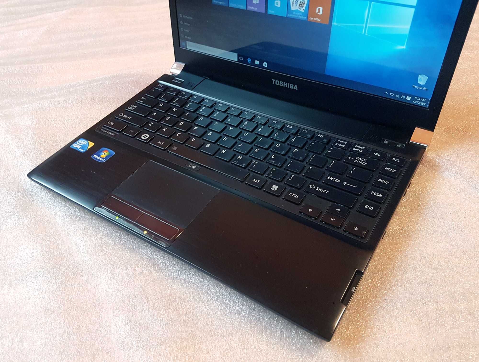 Laptop Toshiba 13", Intel Core I3, 4 B RAM, HDD 500 GB, bateria 2 ore