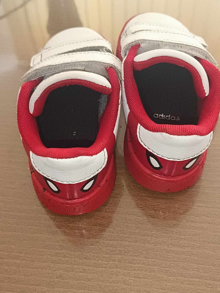 Маратонки adidas