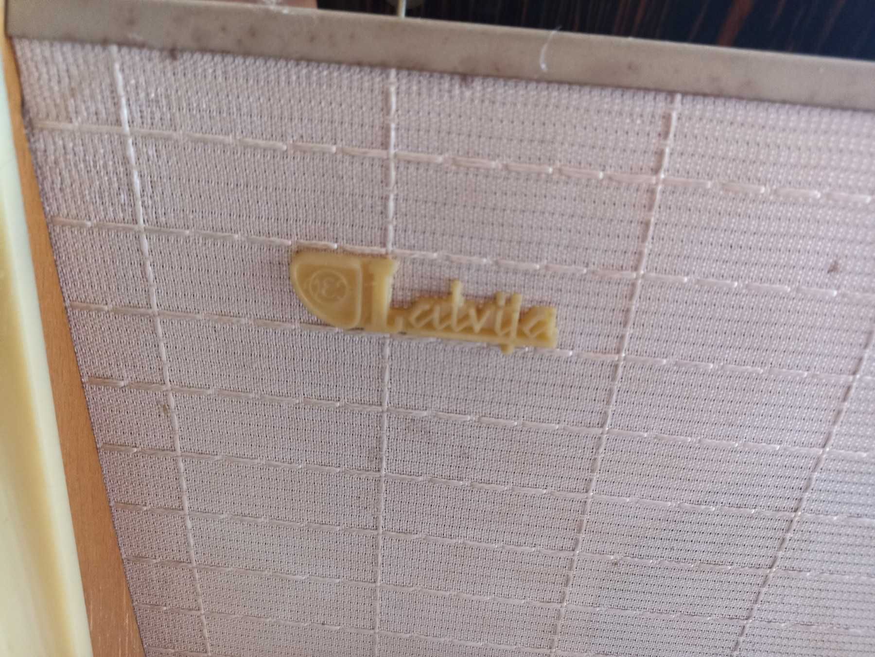 Продава радио-грамофон Латвия