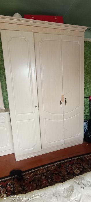 Мебель сотилади састаяняси яхши 1 миллионга бераман