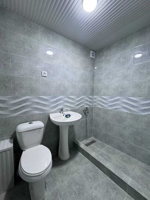 Buxoroda kvartira sotiladi 2 xonali 56m² 1-qavat.