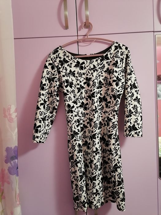 Рокля с 3/4ръкави в бяло и черно