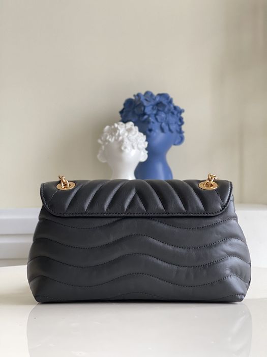 Geanta Louis Vuitton New Wave 24cm negru, tip Premium