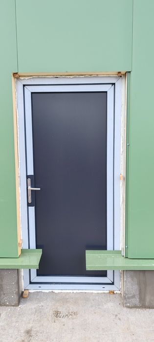 Termopane și Rulouri Exterioare