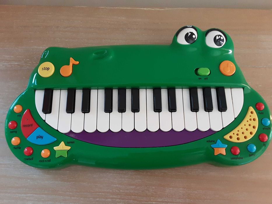 Развиващо детско пиано играчка с песнички и звуци baby genius
