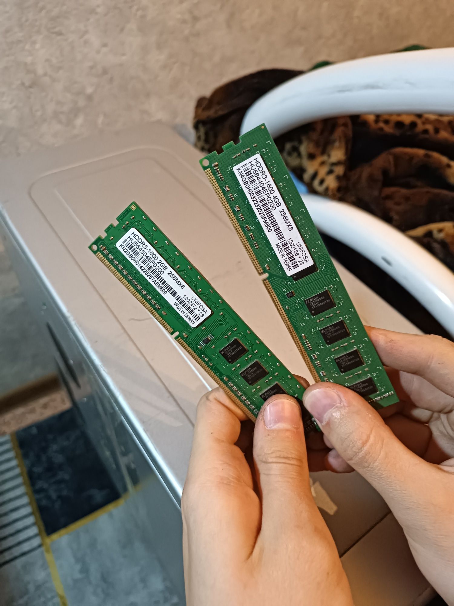Продам память ОЗУ ddr3 1600 4гб+2гб(6гб)