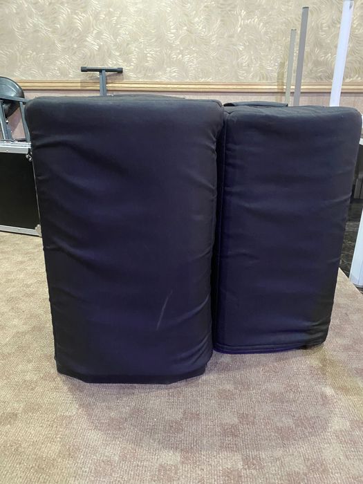 Boxe Bose sistem F1 folosite în restaurant cu huse .2 bași și 2 topuri