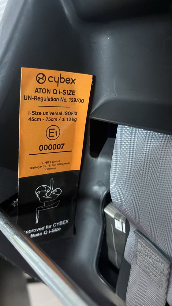 Бебешкото кошче за кола с изофикс база Cybex Aton Q i-Size isofix
