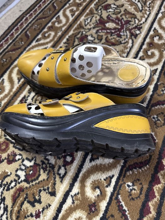 продаю тапочки панталет 39 размер модные спортивные цена 200 000 сум у