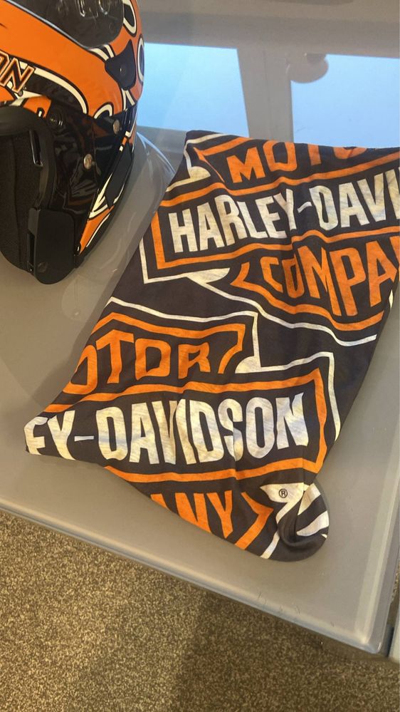 Каска Harley-Davidson , Ръкавици , Шалче/Кърпа за глава.
