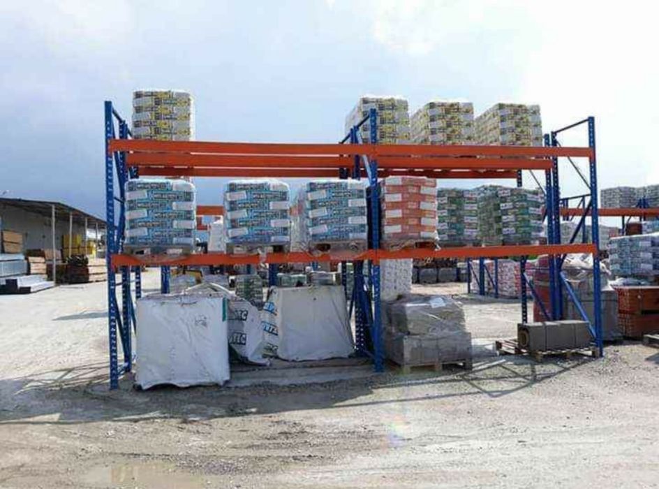 rafturi pentru depozitarea de marfa