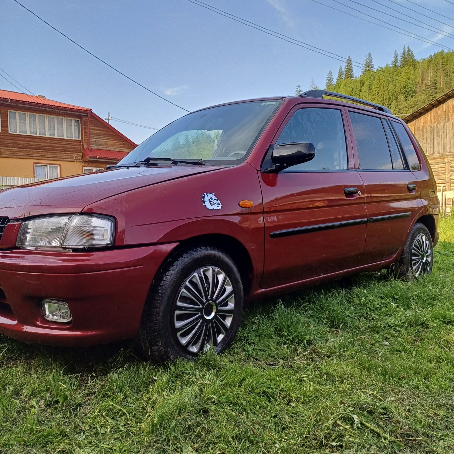 Vând Mazda demio