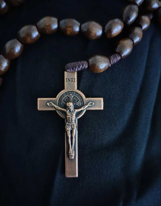 Rozariu din lemn, Sfântul Benedict, medalion si crucea din metal