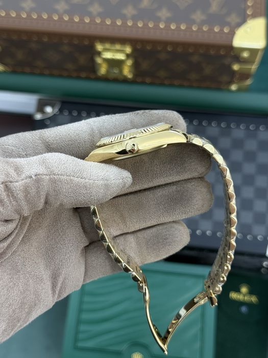 Rolex Day-Date 40mm Roman Full Gold 18k