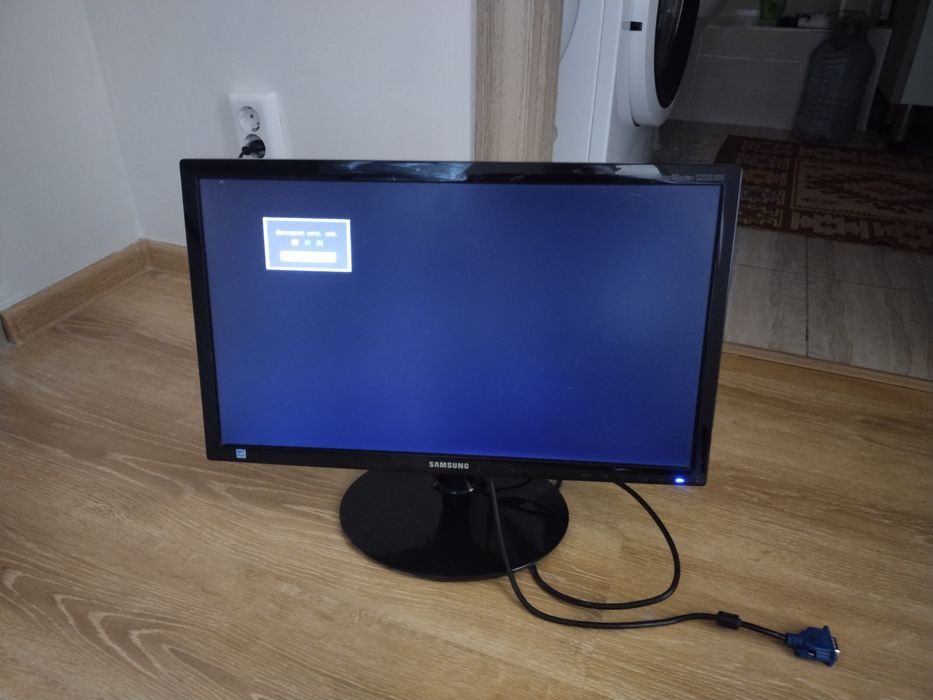 Продам Монитор настольный