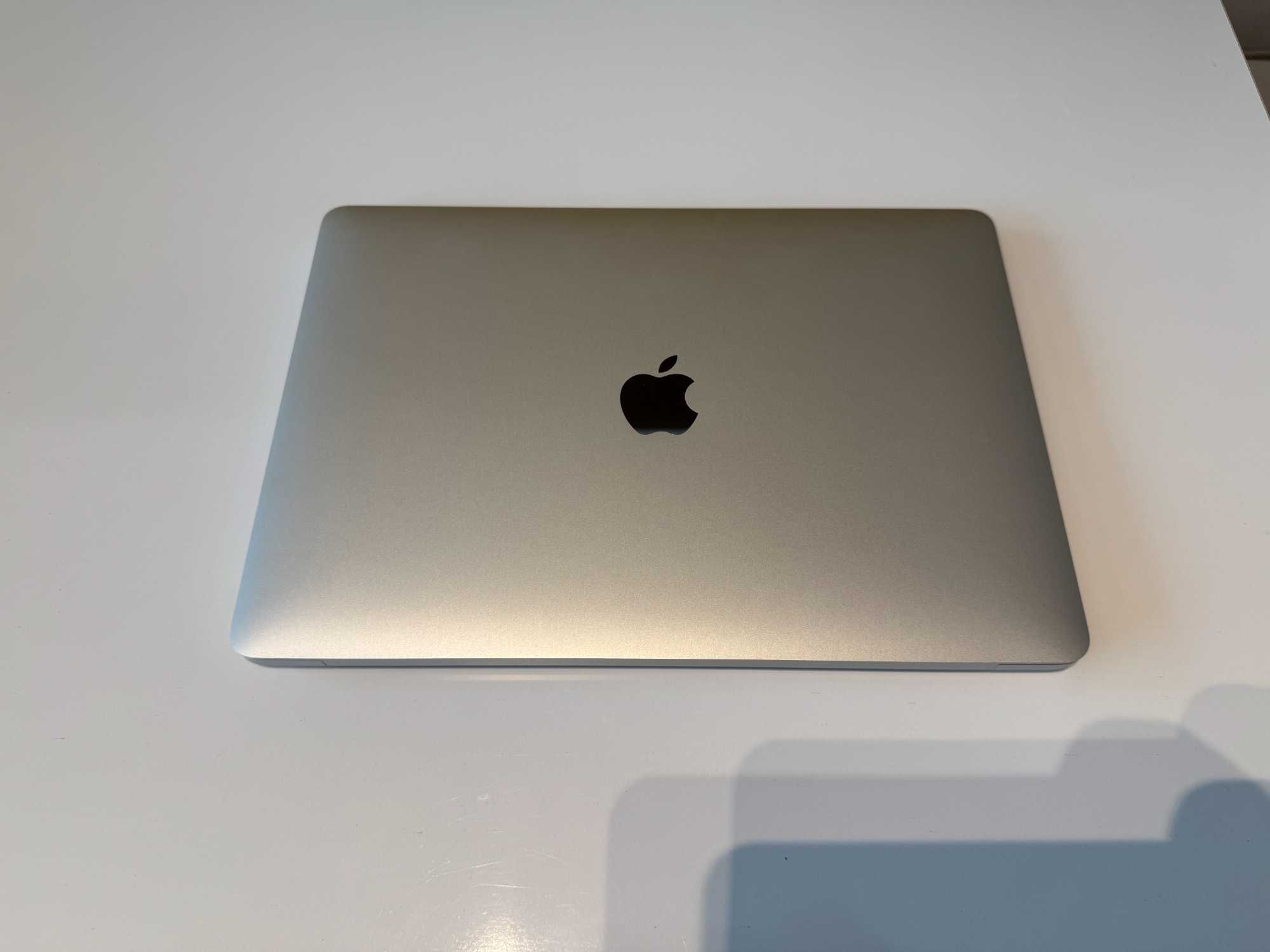 Продавам Macbook Air M1 16GB неразличим от нов