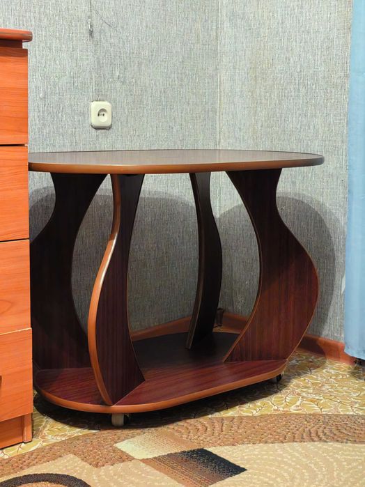 Стол на колесиках