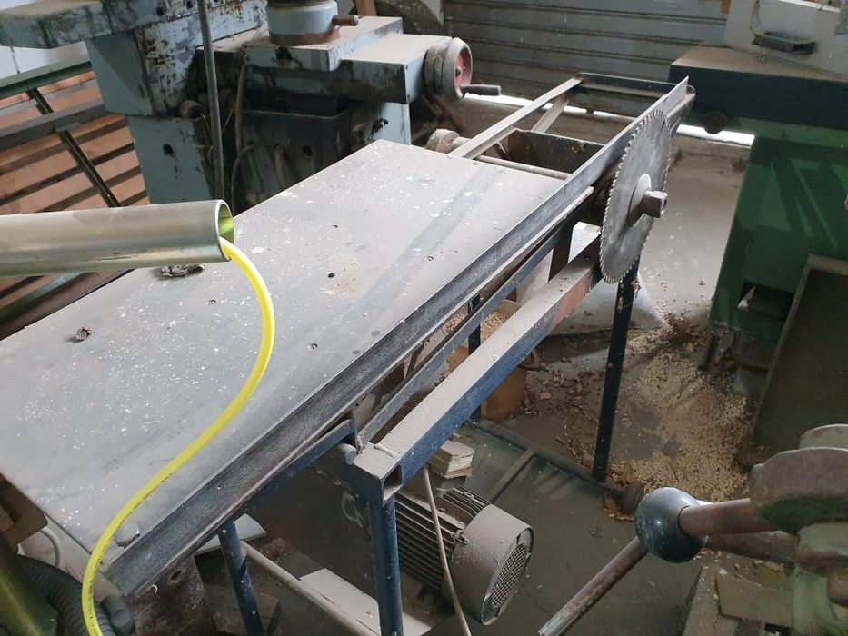 циркуляр с каретка