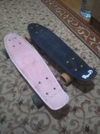 Vand pennyboard pe culoare negru si roz