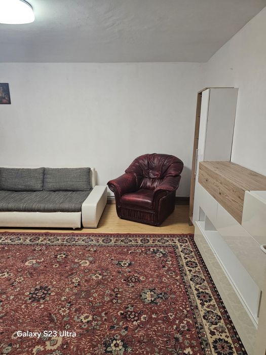 Proprietar inchiriez apartament 3 camere, decomandat, situat central i