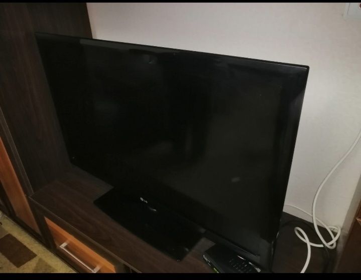 Продам телевизор LG, 107 диагональ