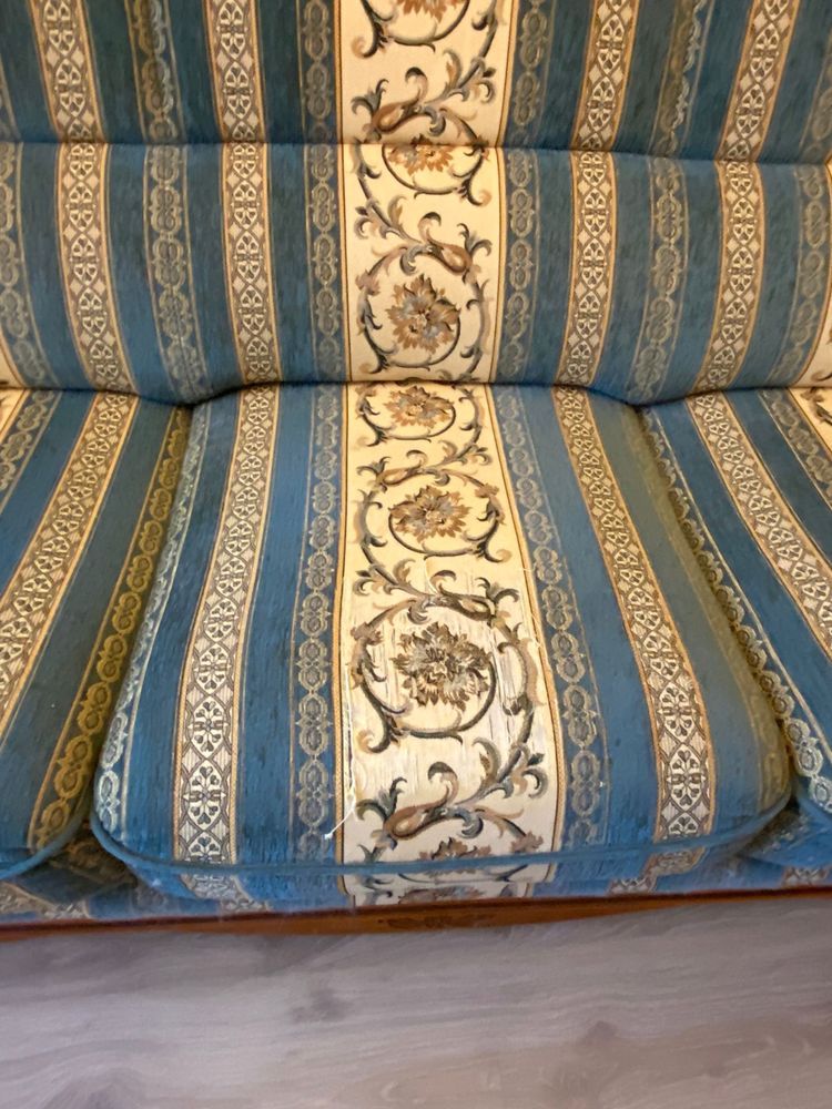Френски масивен диван с кресла