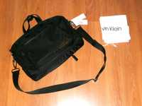 Genta Calvin Klein -Primary 1 Gusset Laptop Bag, originala, noua