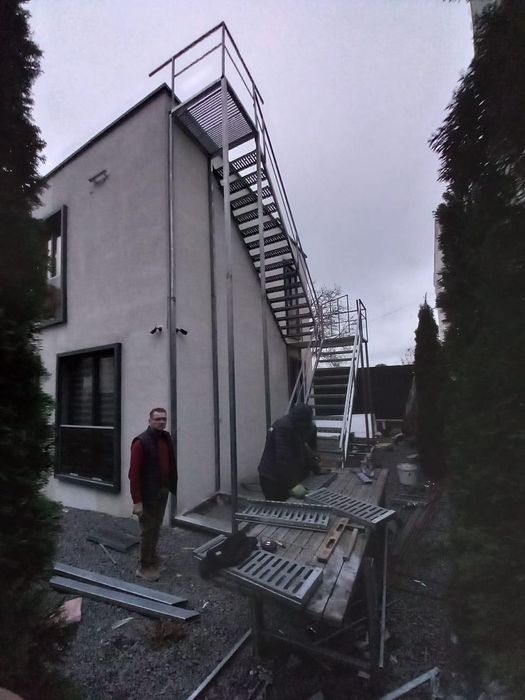 Scara metalica zincata  exterioara pentru ,case, beciuri și incendii
