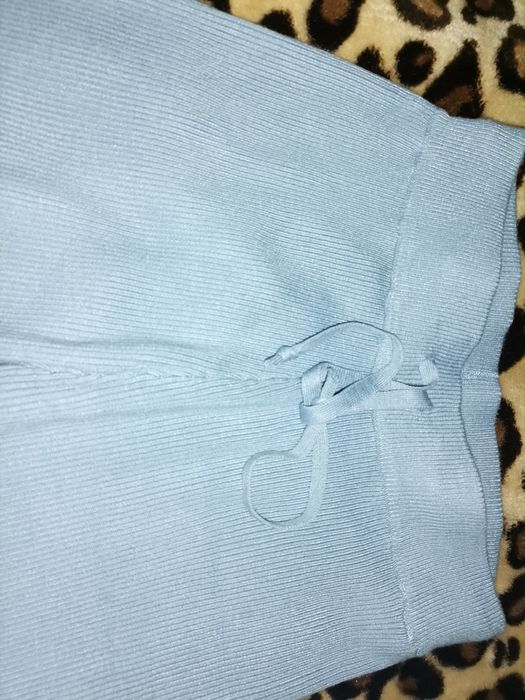 Pantaloni mărimea XS, Stradivarius, impecabili, purtați o data