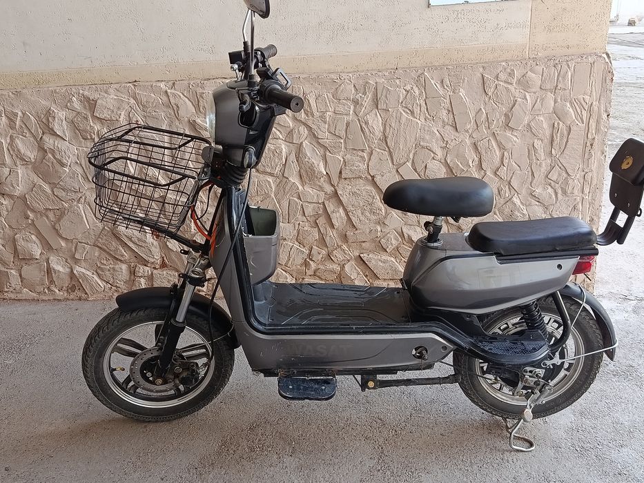 Skuter wasat srochna sotiladi