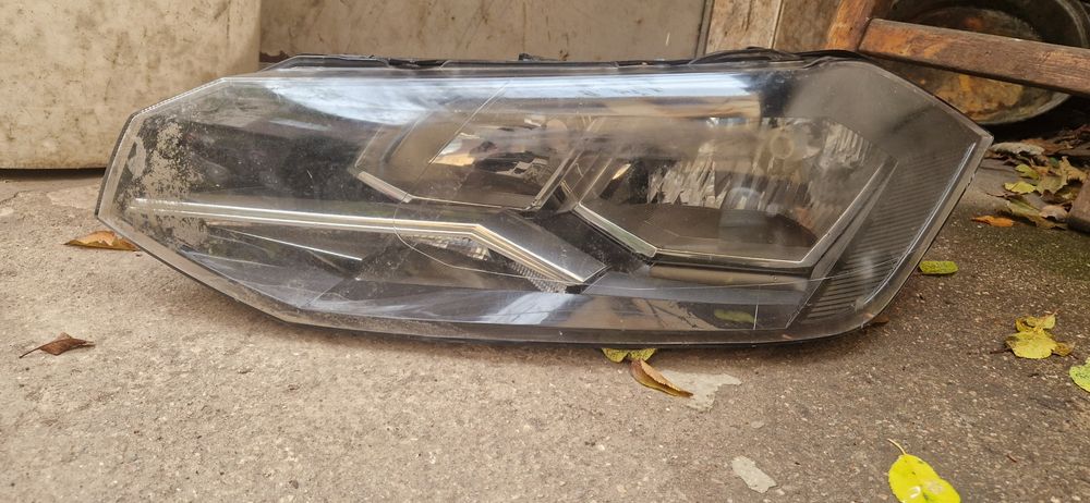 Фар за vw polo 2018г