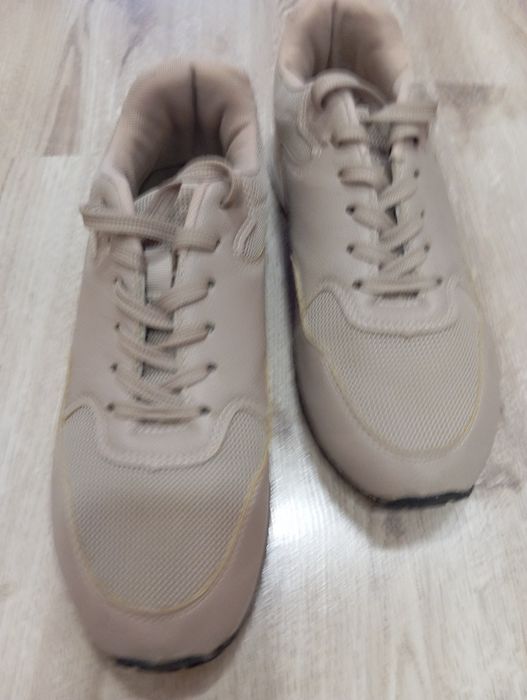 Дамски маратонки бежови