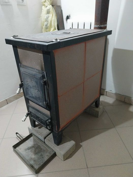 soba cu plita pe lemne
