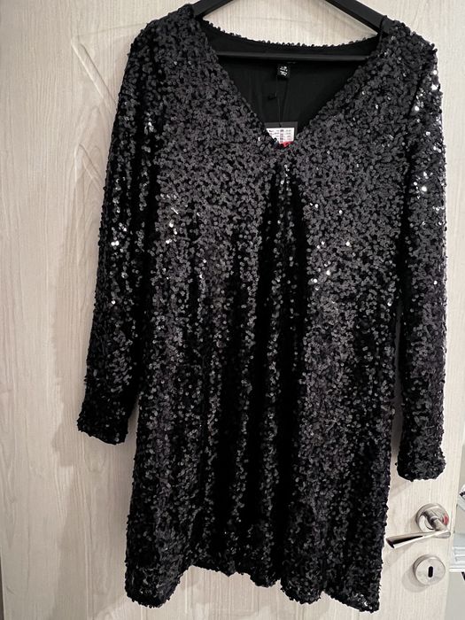 Кокетна рокля с паети