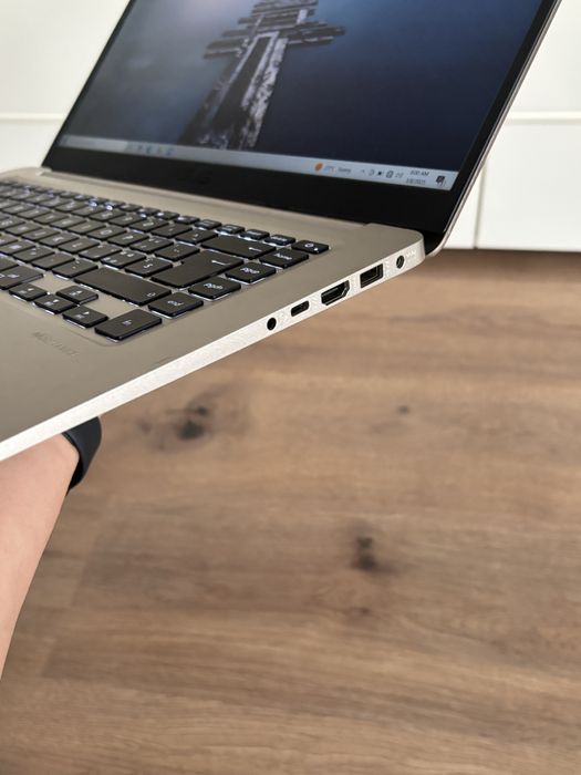 Asus Vivobook 15 Gold. •i5 8th gen• SSD 256gb• Taste luminate