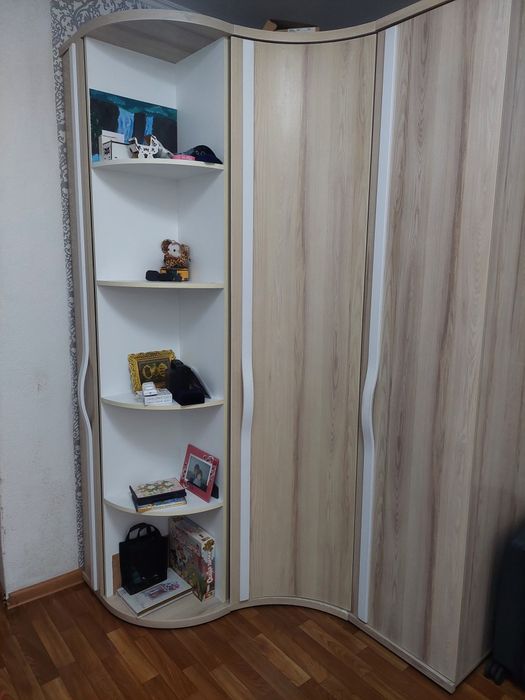 Продам шкаф угловой .