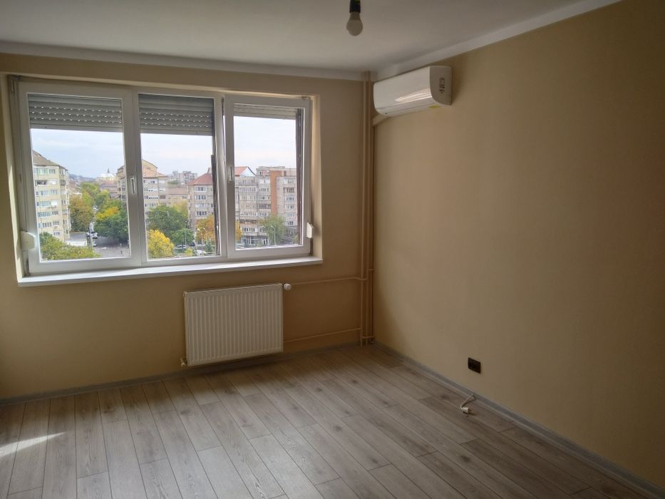 PF. vand apartament cu doua camere deosebit in Rogerius