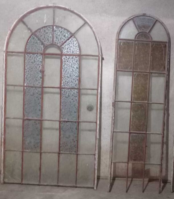 Fereastră veche antica vitralii sinagoga