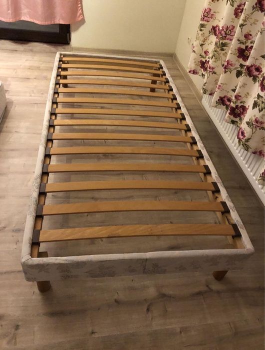 Pat cu saltea pentru o persoana