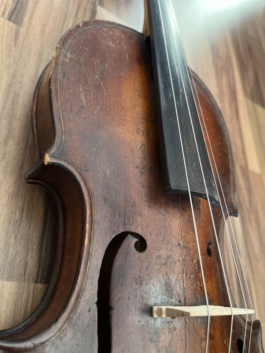 Vioara veche , sunet puternic